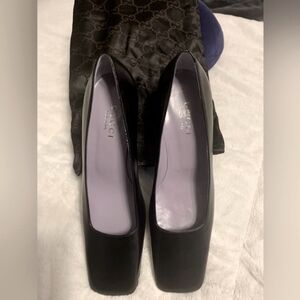 Gucci black leather pump heels - The perfect black pump!